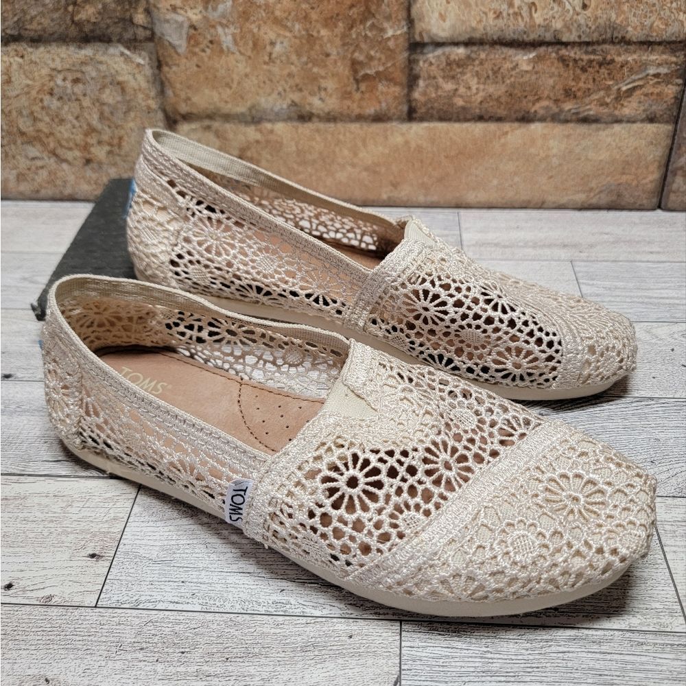 TOMS CLASSIC NATURAL MOROCCO CROCHET SLIP ON SHOE SIZE 6.5 WOMENS